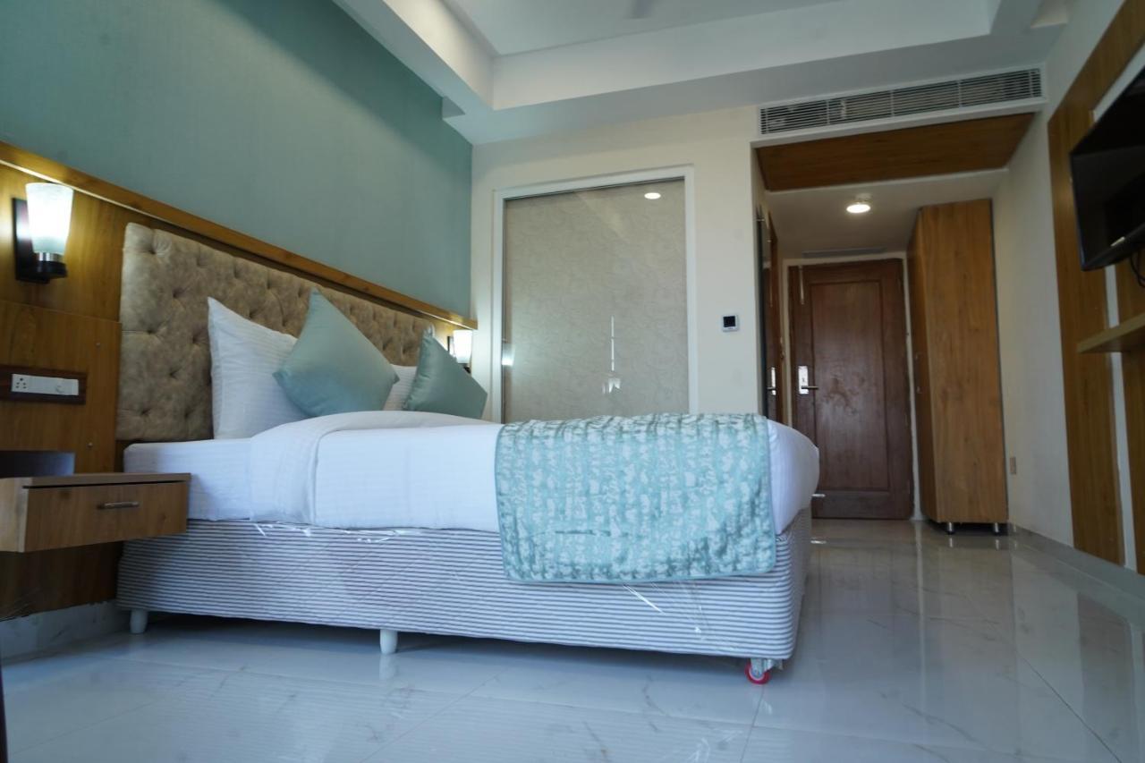 Hotel Shanti Sagar Kharar エクステリア 写真