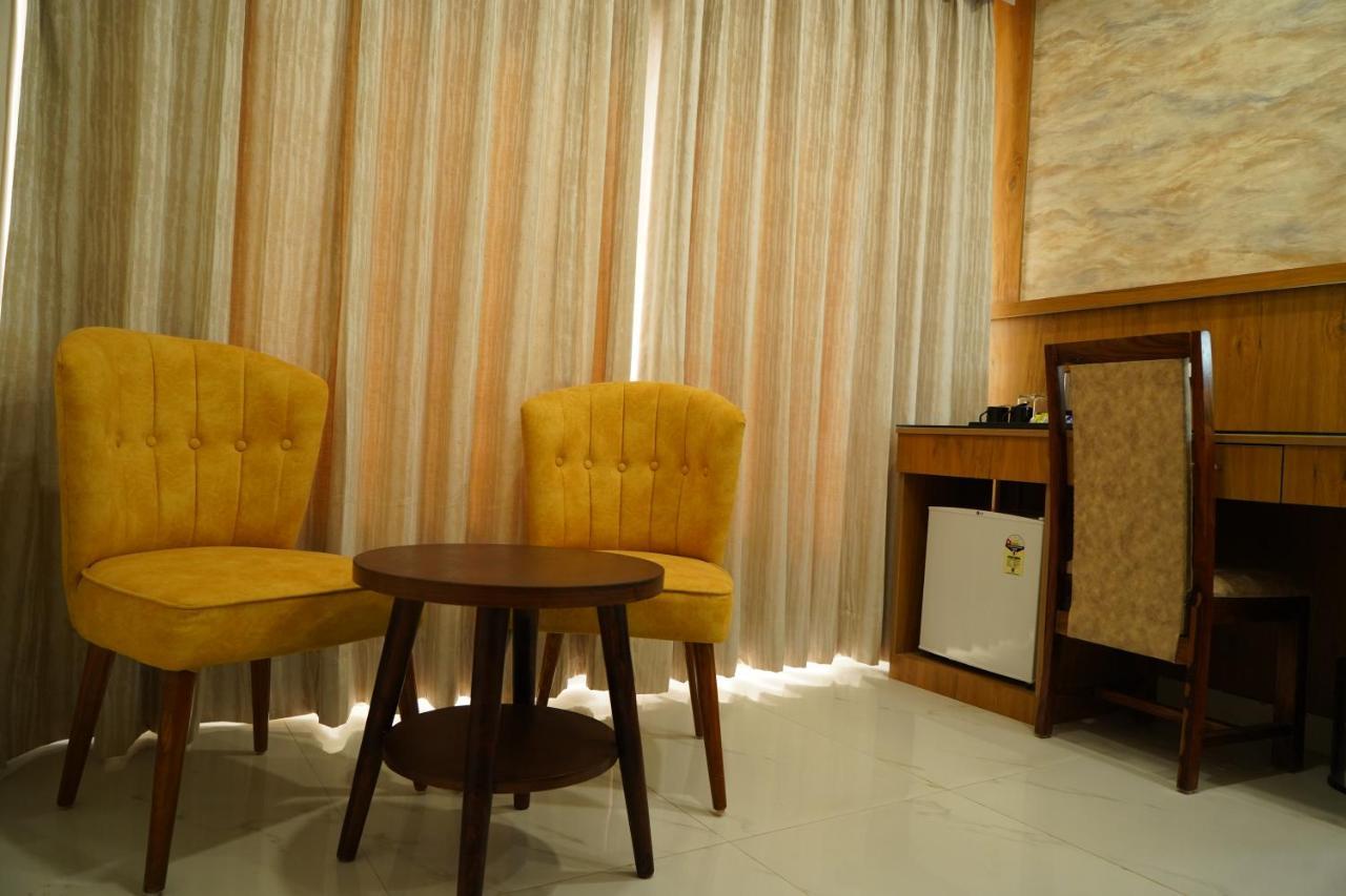 Hotel Shanti Sagar Kharar エクステリア 写真