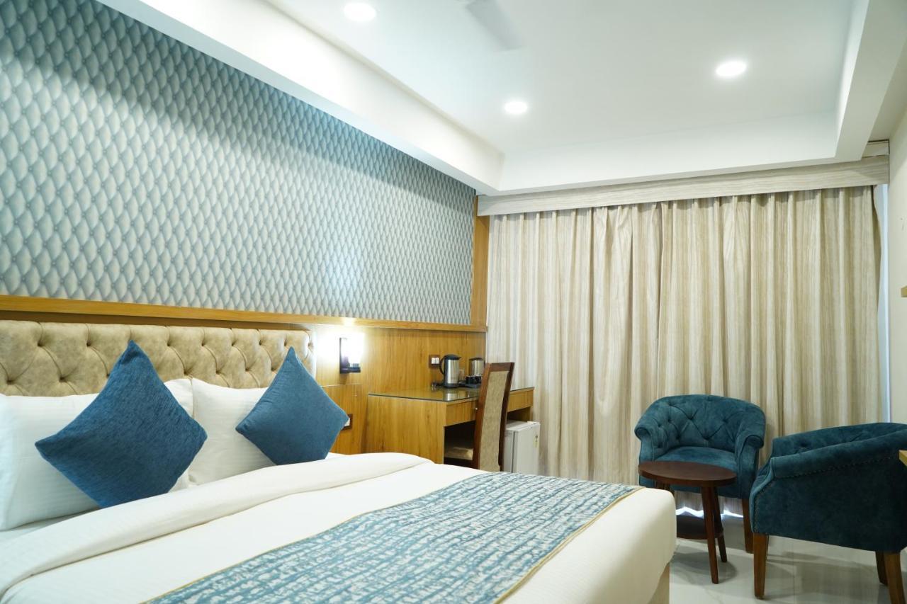 Hotel Shanti Sagar Kharar エクステリア 写真