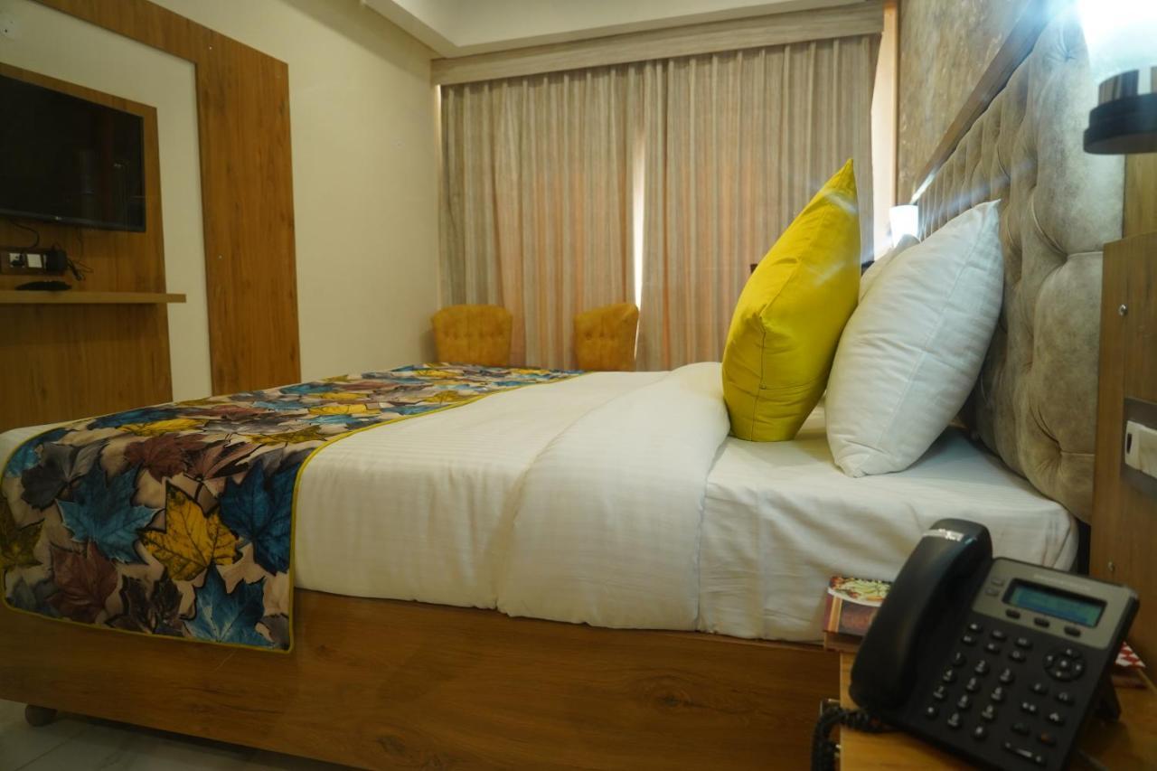 Hotel Shanti Sagar Kharar エクステリア 写真
