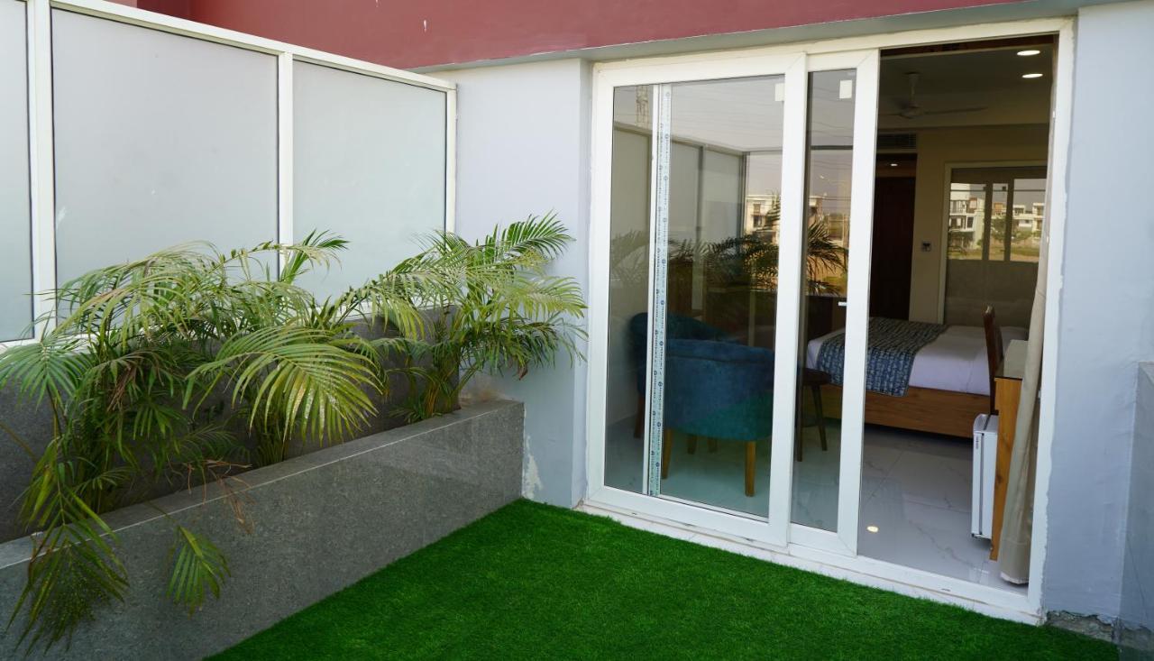 Hotel Shanti Sagar Kharar エクステリア 写真