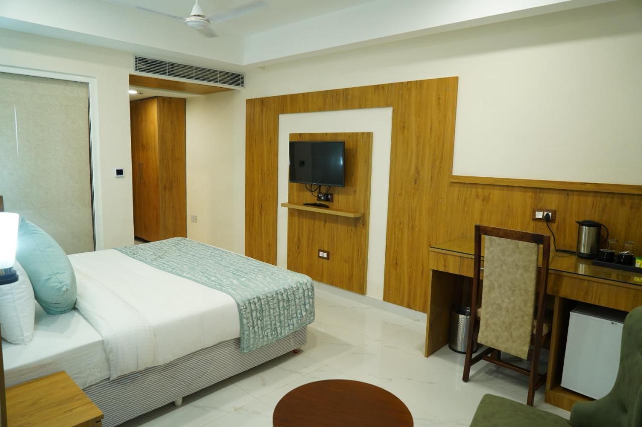 Hotel Shanti Sagar Kharar エクステリア 写真